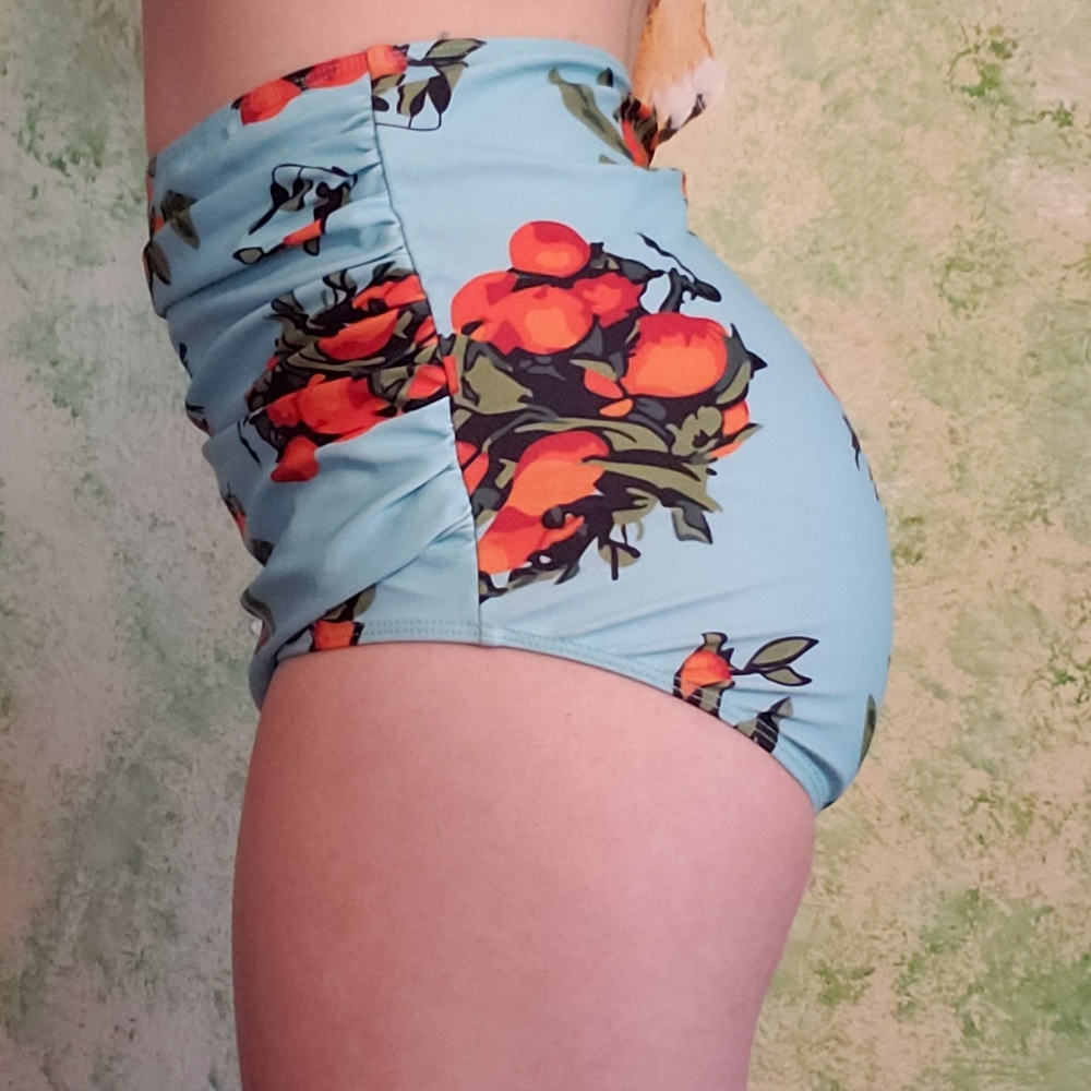 *SOLD* Highwaisted Swimbottom with Oranges - Picture 4 of 8